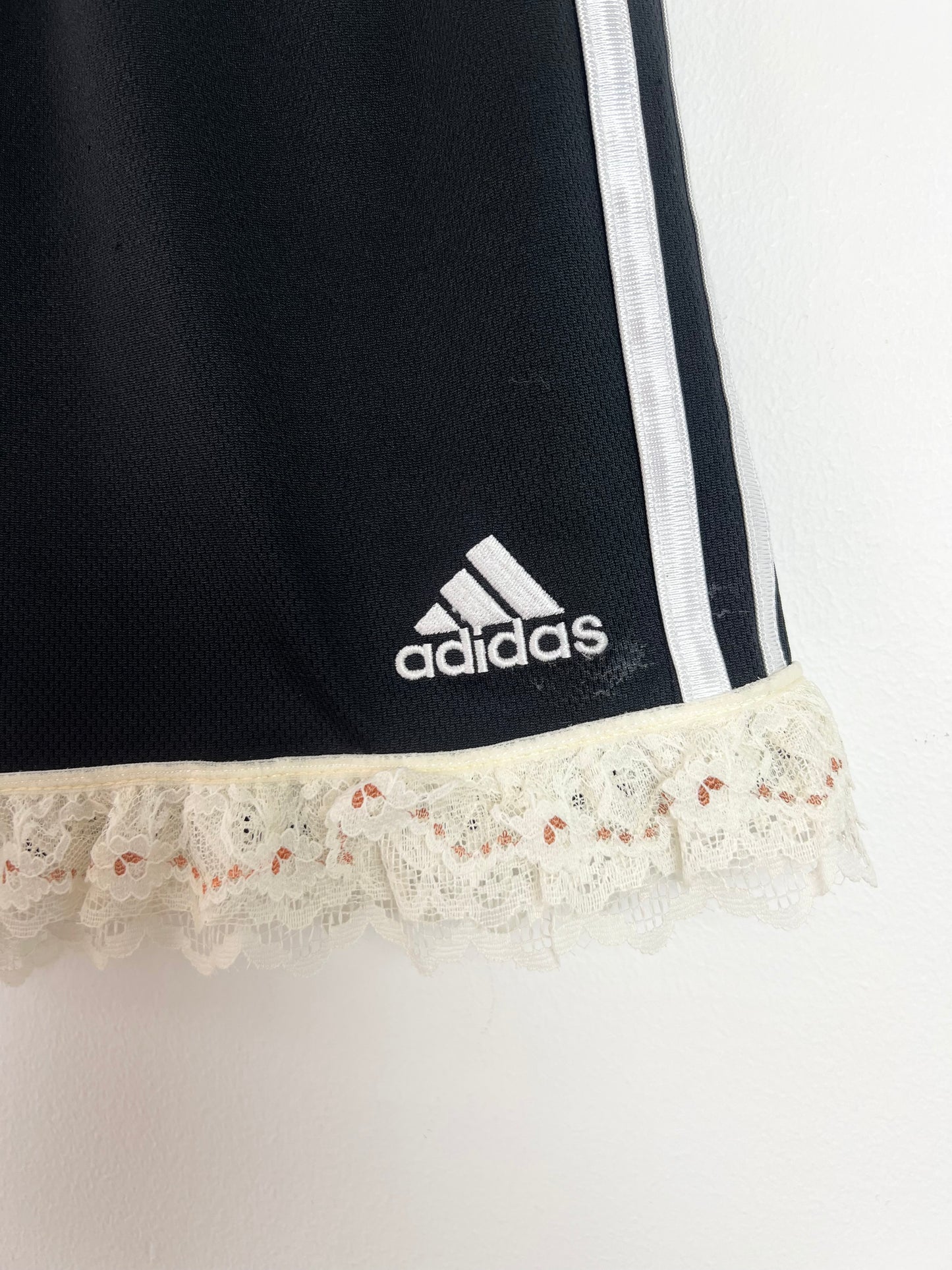 BLOKETTE ADIDAS SHORTS