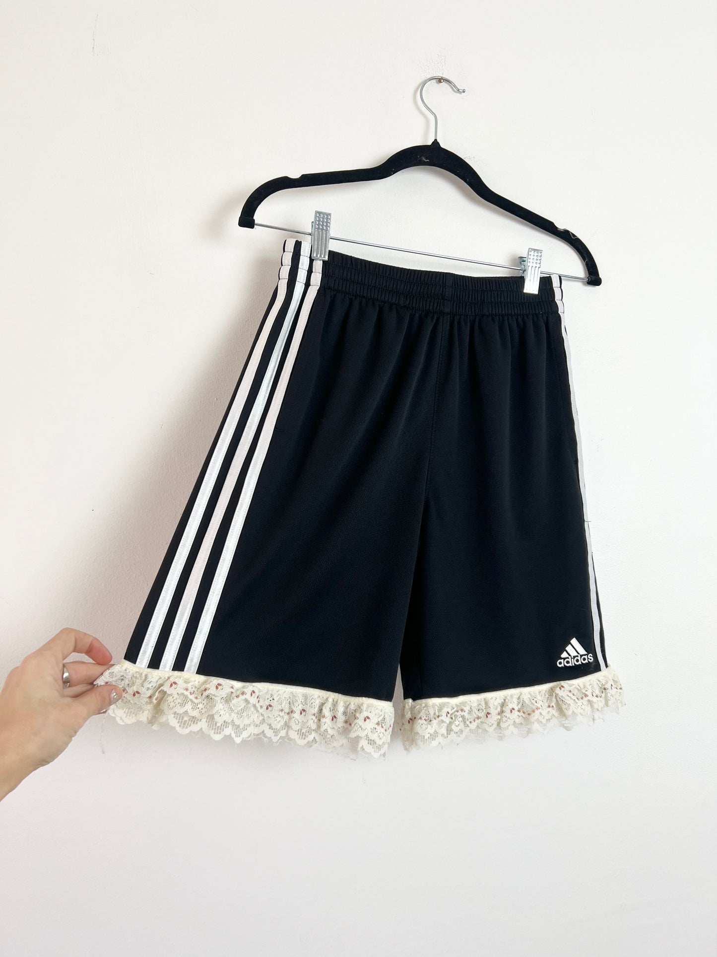 BLOKETTE ADIDAS SHORTS