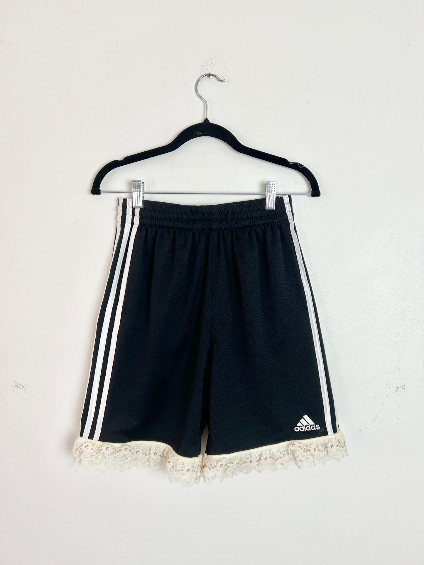 BLOKETTE ADIDAS SHORTS