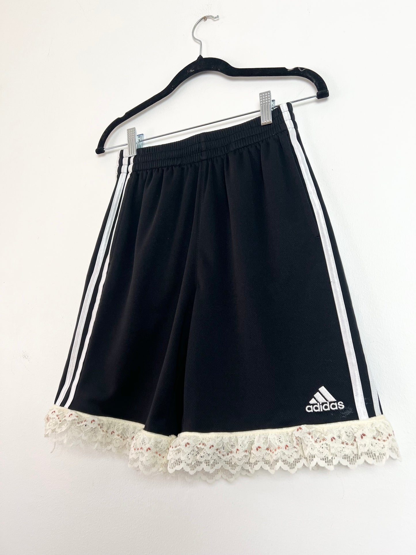 BLOKETTE ADIDAS SHORTS