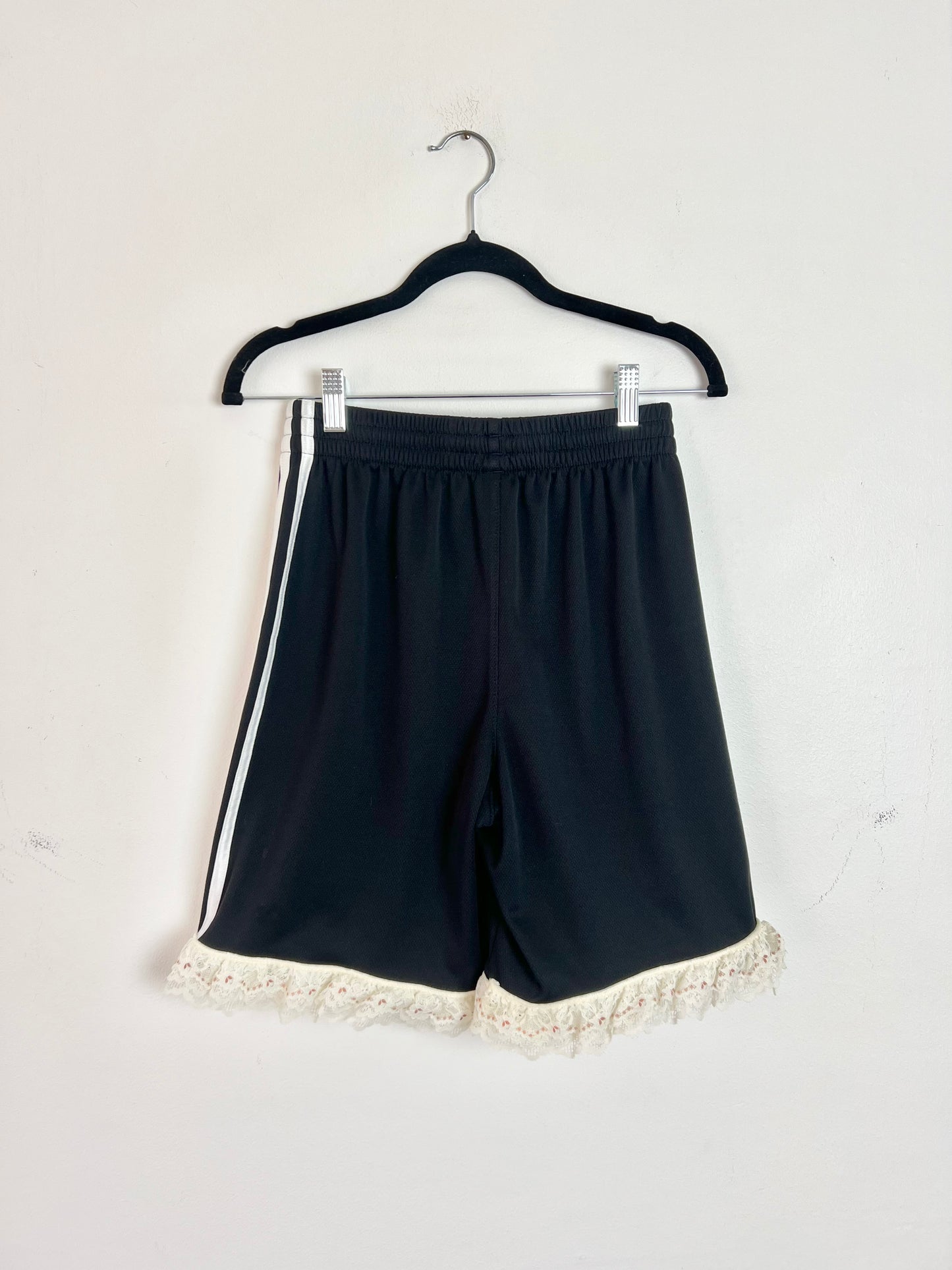 BLOKETTE ADIDAS SHORTS