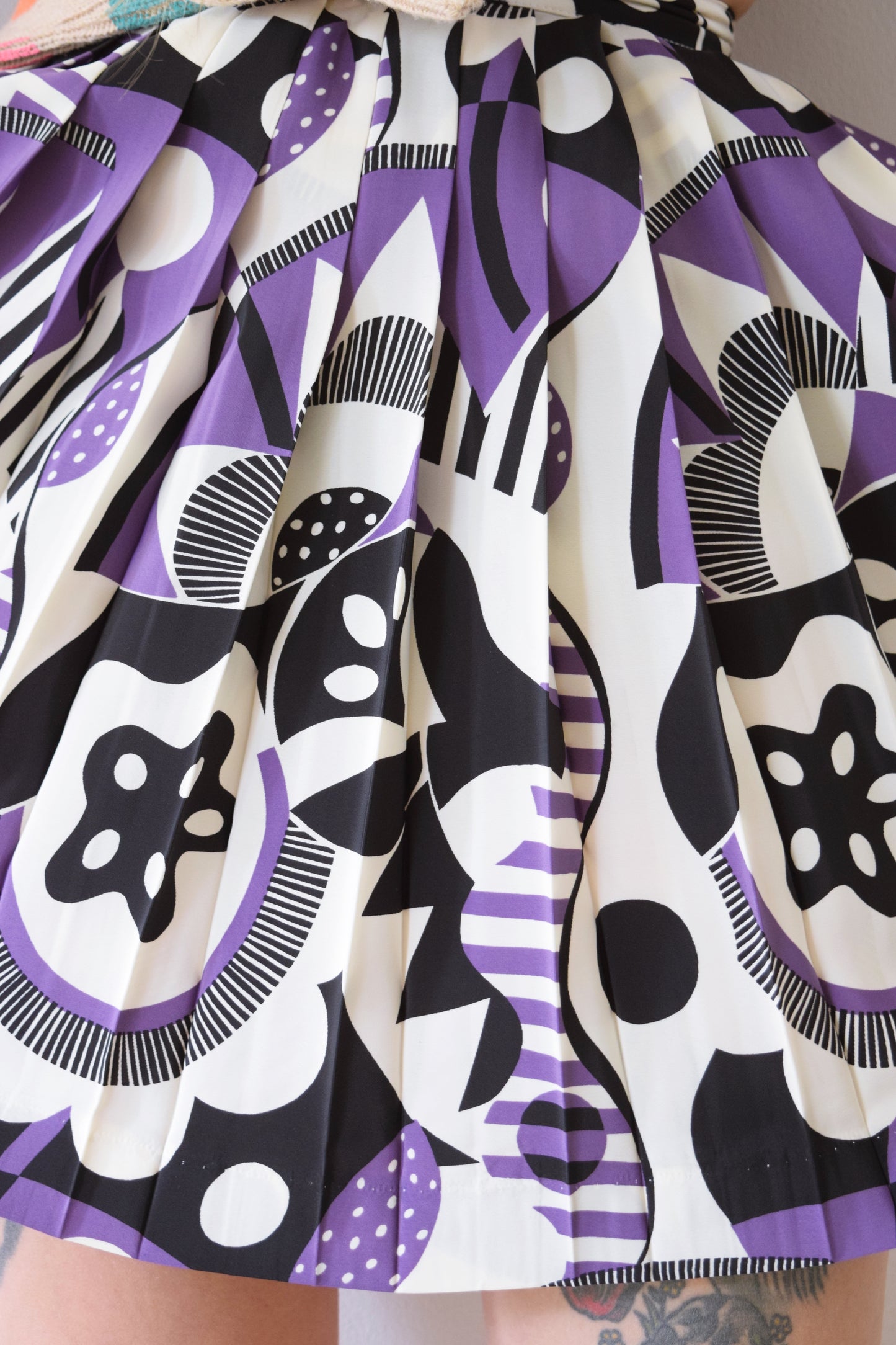 90s ABSTRACT TENNIS SKIRT - 25" waist