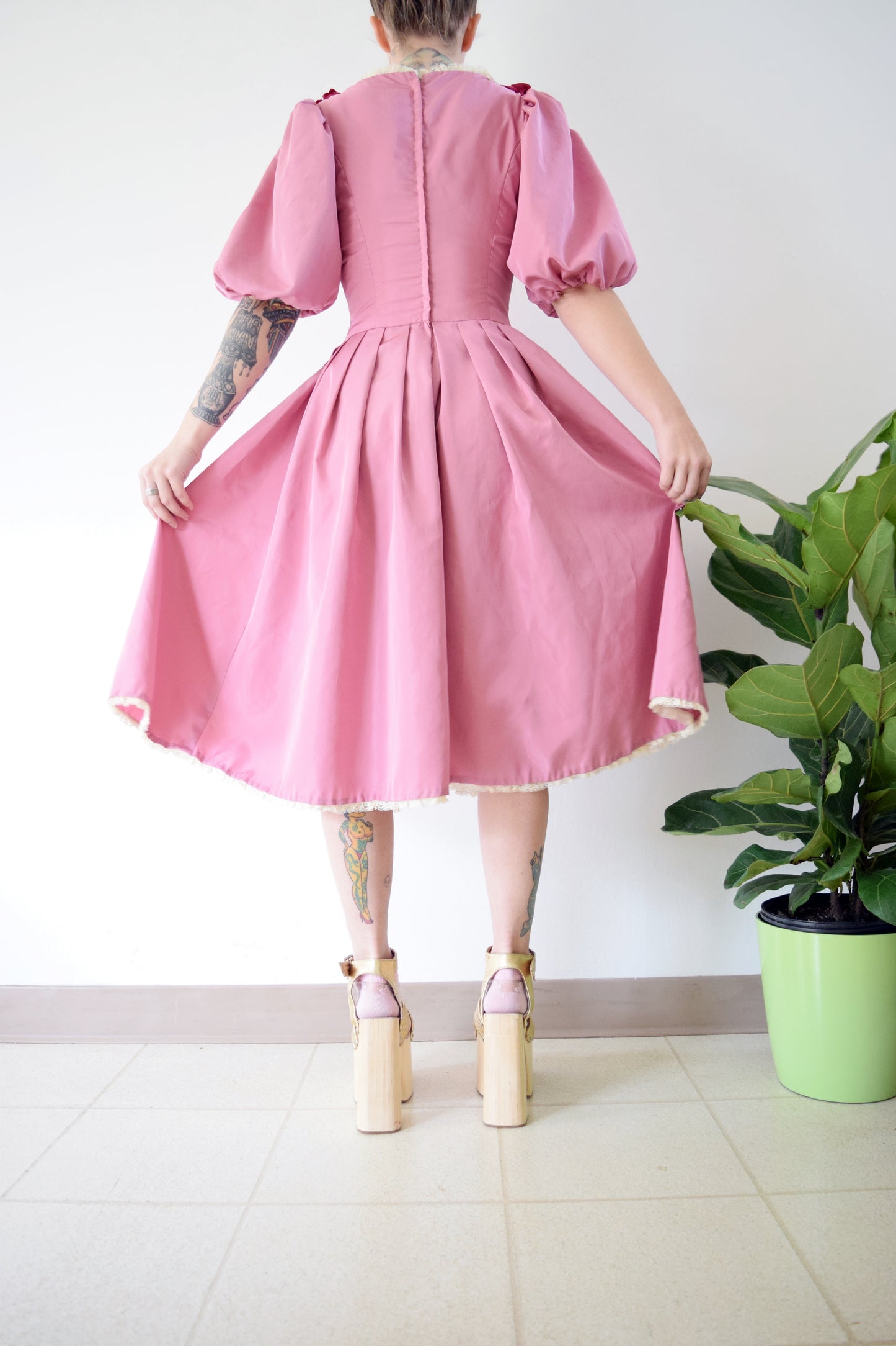 70s PERIWINKLE EMBROIDERED MIDI - SMALL