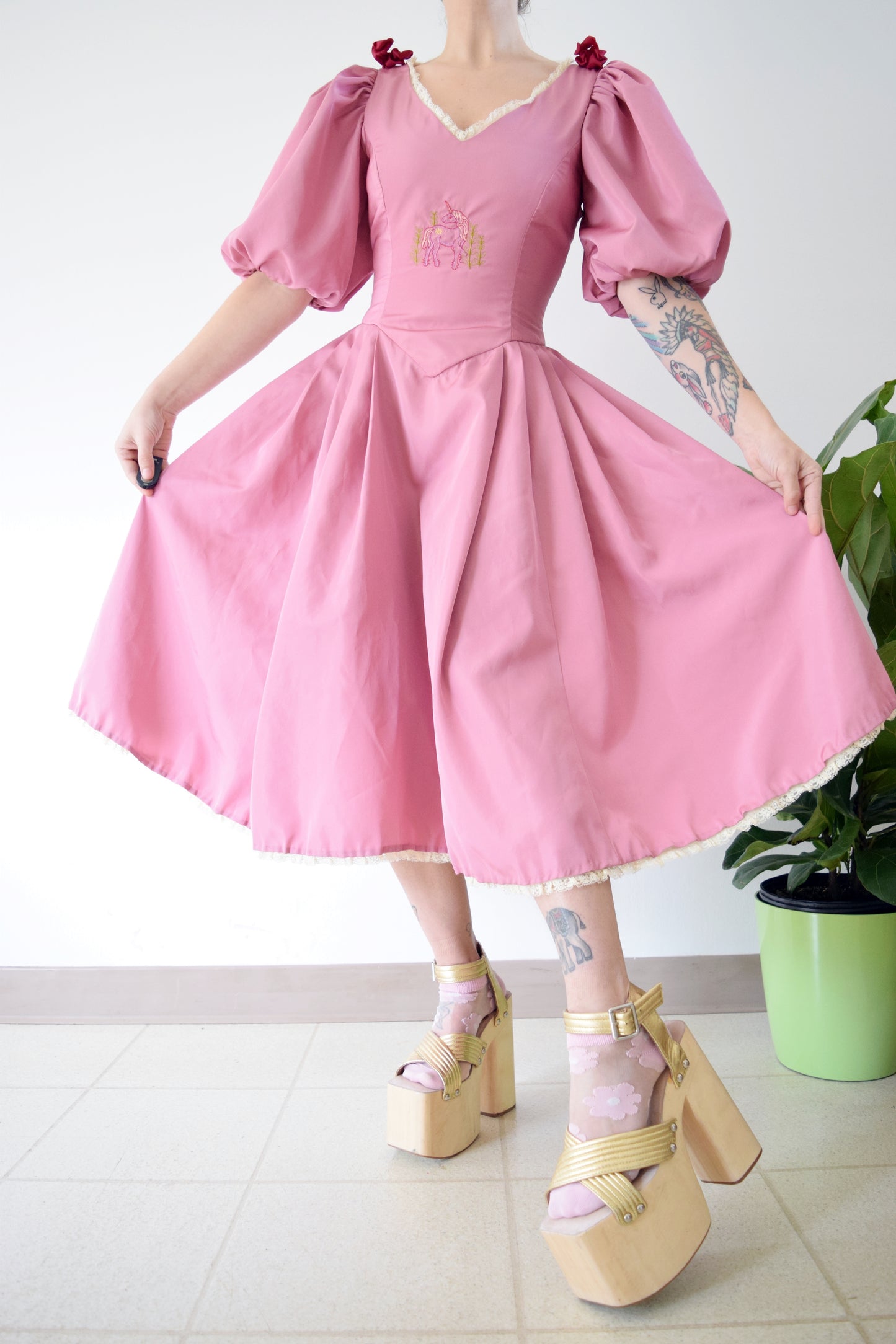 70s PERIWINKLE EMBROIDERED MIDI - SMALL