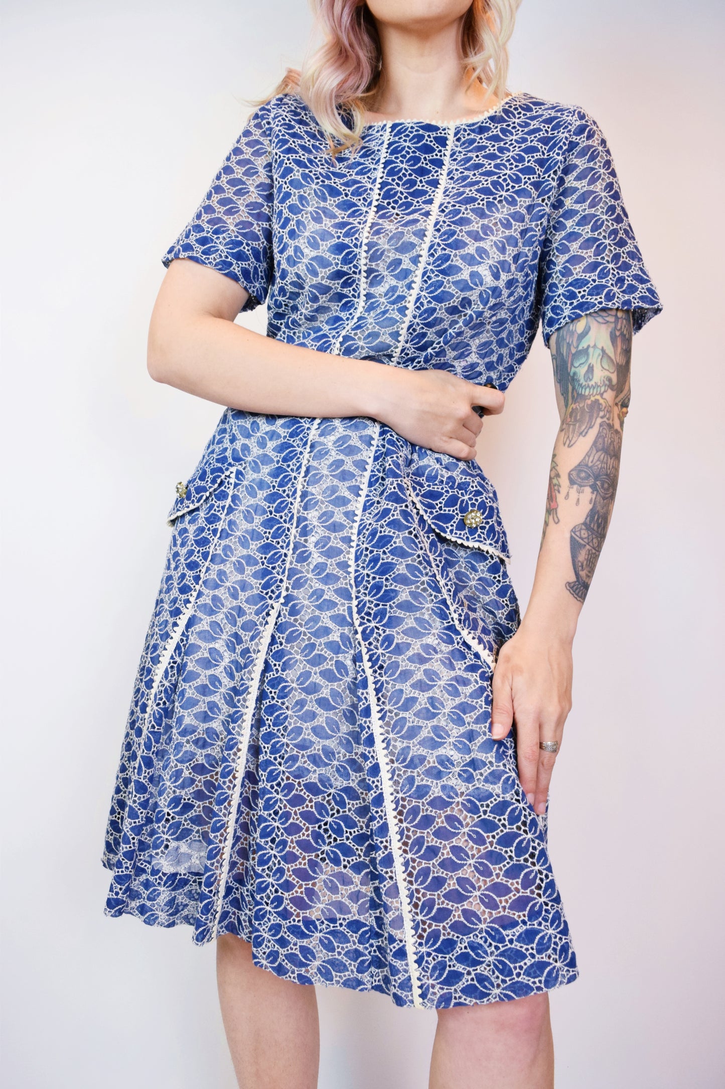 1940s EYELET LACE MIDI DRESS - MEDIUM