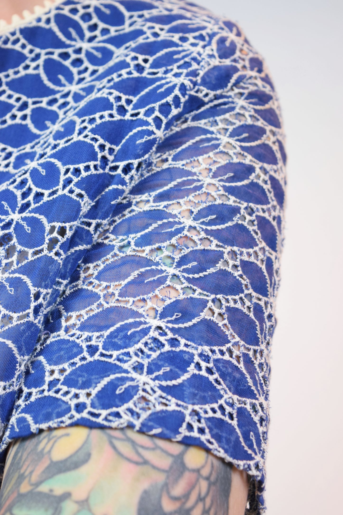 1940s EYELET LACE MIDI DRESS - MEDIUM