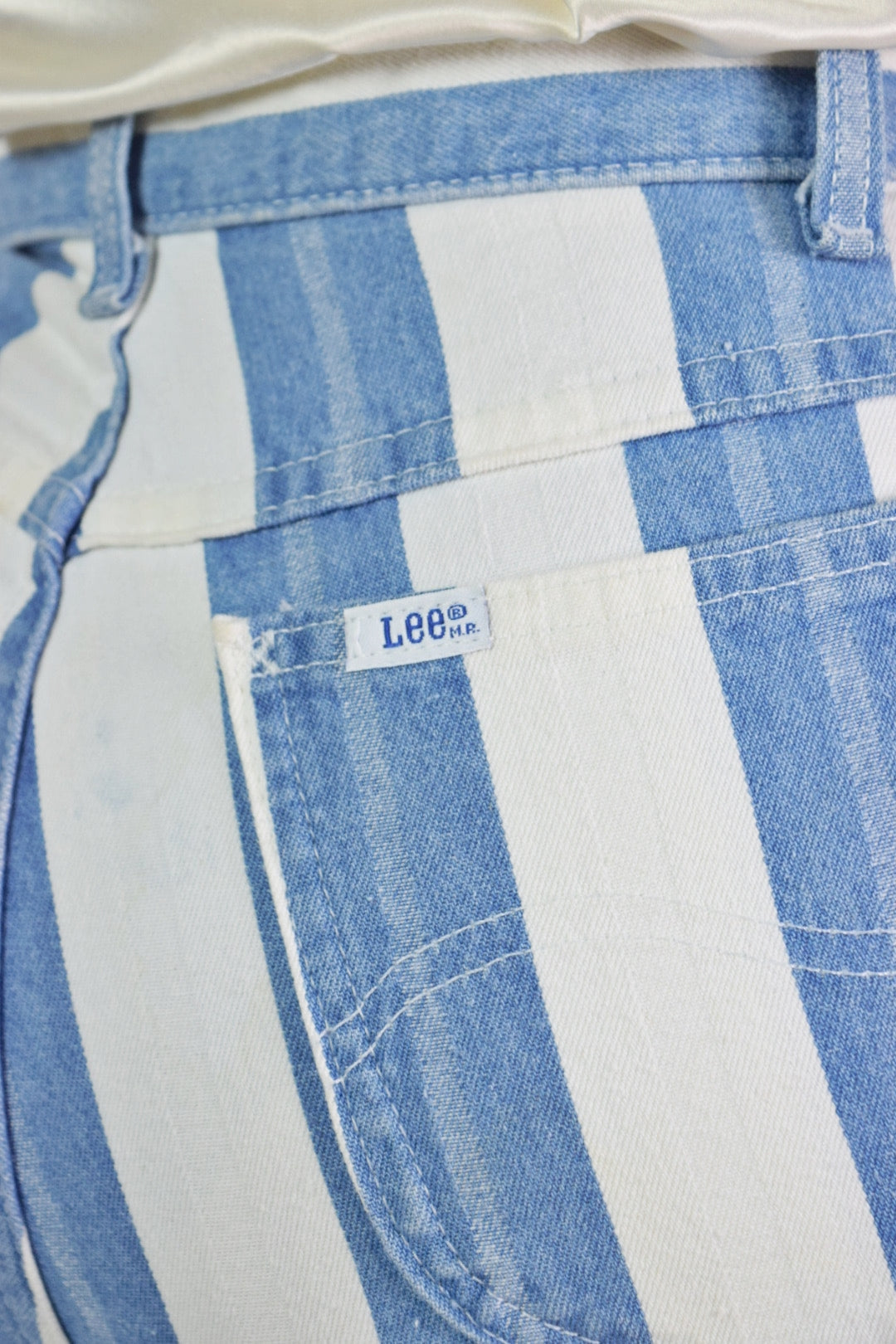 90s LEE SHORTS - 26" WAIST
