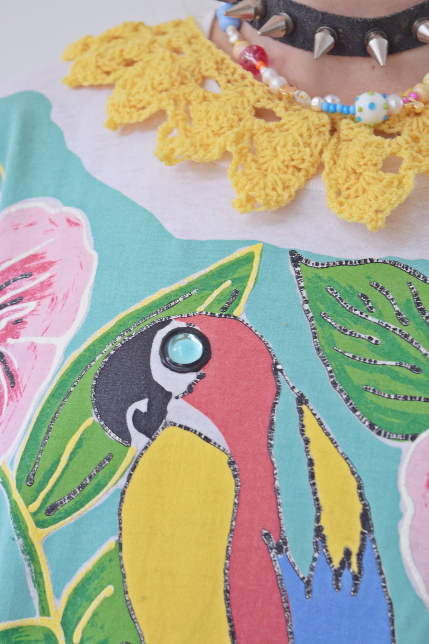 PUFF PAINT PARROT TEE - XXL