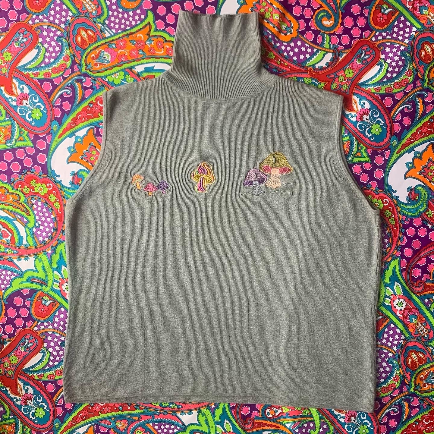 EMBROIDERED SHROOM VEST - XL